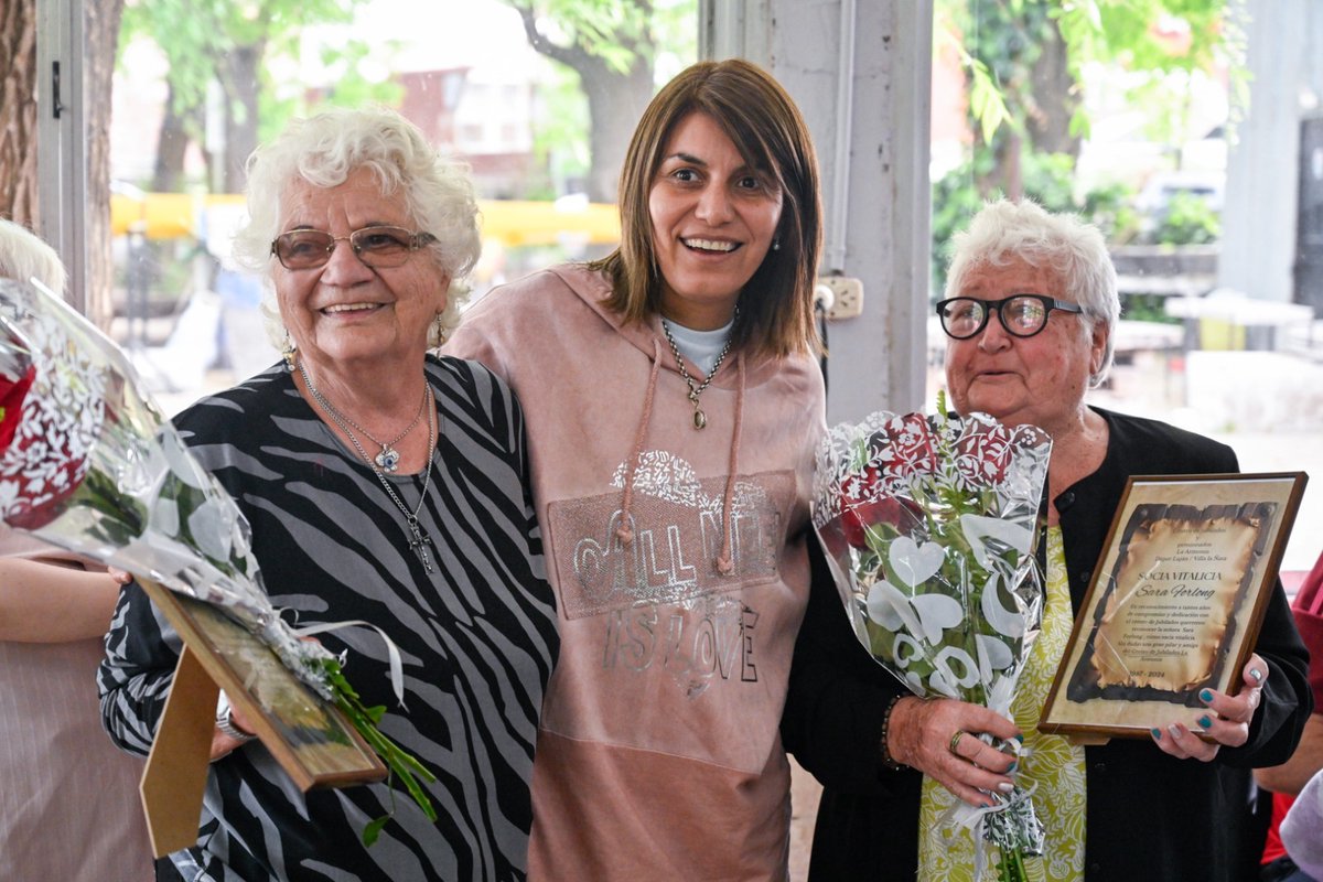 GiselaLZamora's tweet photo. Hoy fue un día especial, porque el Centro de Jubilados y Pensionados "La Armonía" de Dique Luján celebró su aniversario N° 37 y pude compartir la alegría de esos vecinos y vecinas, que disfrutan de ese lugar en un entorno de afecto y compañerismo. ¡Muchas felicidades! 🫂🙌🏼❤️ https://t.co/IzjaE7Zhjv