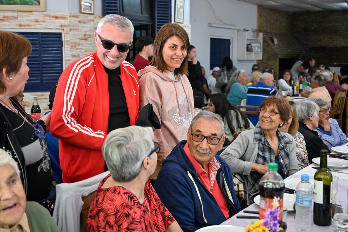 GiselaLZamora's tweet photo. Hoy fue un día especial, porque el Centro de Jubilados y Pensionados "La Armonía" de Dique Luján celebró su aniversario N° 37 y pude compartir la alegría de esos vecinos y vecinas, que disfrutan de ese lugar en un entorno de afecto y compañerismo. ¡Muchas felicidades! 🫂🙌🏼❤️ https://t.co/IzjaE7Zhjv