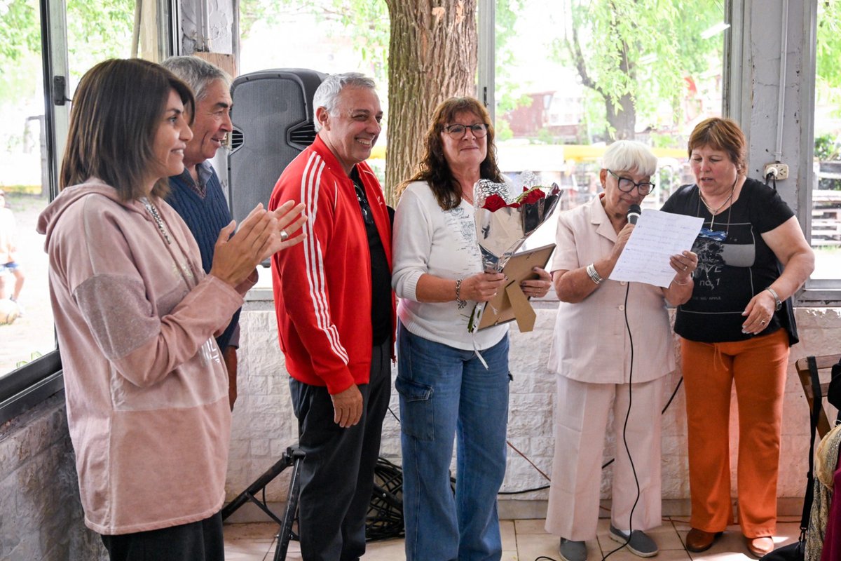 GiselaLZamora's tweet photo. Hoy fue un día especial, porque el Centro de Jubilados y Pensionados "La Armonía" de Dique Luján celebró su aniversario N° 37 y pude compartir la alegría de esos vecinos y vecinas, que disfrutan de ese lugar en un entorno de afecto y compañerismo. ¡Muchas felicidades! 🫂🙌🏼❤️ https://t.co/IzjaE7Zhjv