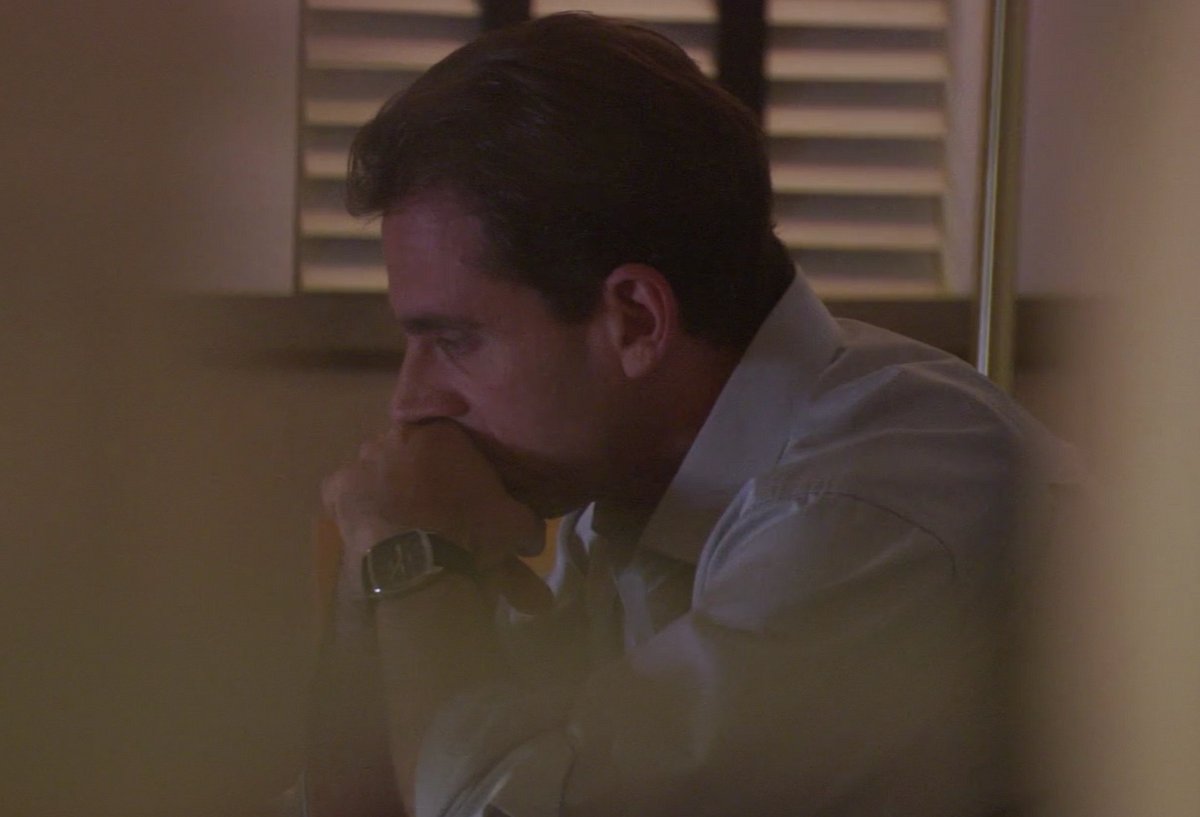 cuando te estas riendo pero te acordas que es un domingo a las 8 de la noche