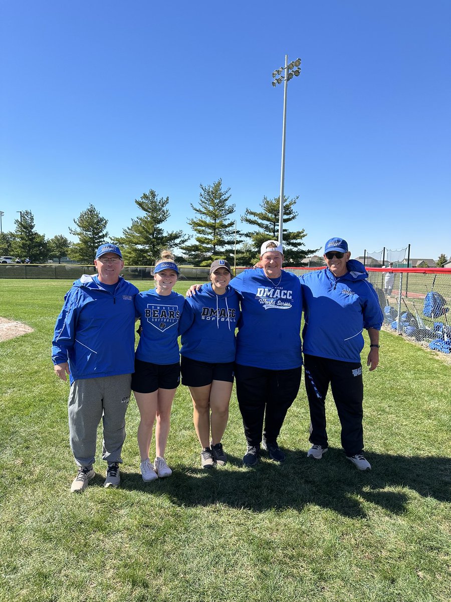 DMACCsoftball's tweet photo. ‼️COACHES DAY‼️

Happy National Coaches Day to the best staff around! Your Bears are so grateful for all the hard work you all put in!

#GoBears🐻🥎
@BobLigouri https://t.co/ZlHT3yPGNf