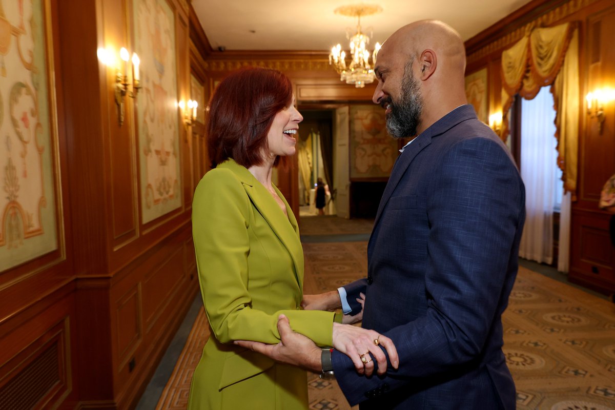 BAFTAUS's tweet image. Start spreading the news - the #BAFTANYCTeaParty is here ✨☕️

📸 Mike Coppola, Dimitrios Kambouris, Jamie McCarthy

#NYFF #NewYorkFilmFestival