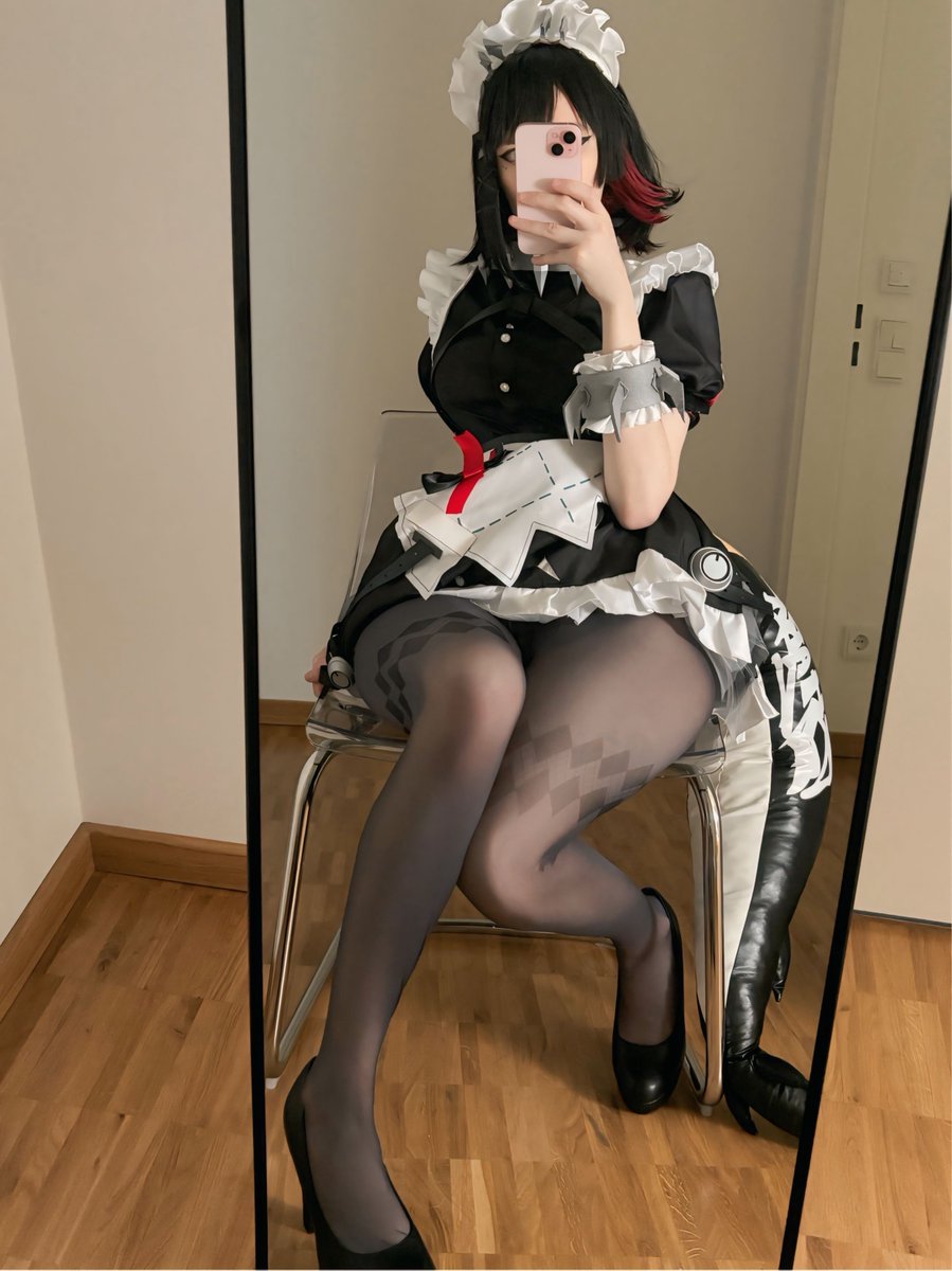 deleting in 12 hours, but whoever likes and says hi, ill send u the nudie version in dm 😚