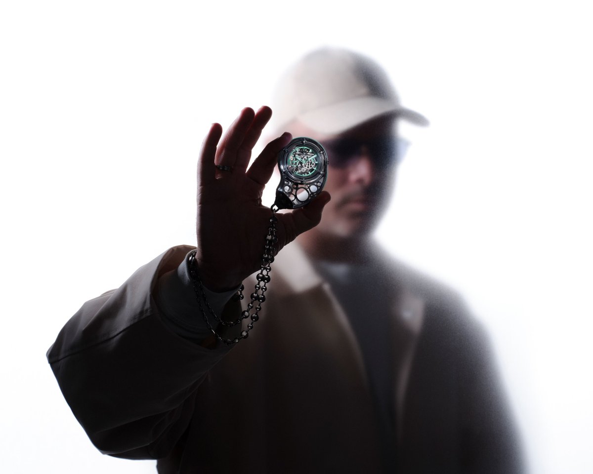 luxurylifestyle's tweet image. Hublot And Daniel Arsham Redefine The Pocket Watch With The Arsham Droplet luxurylifestyle.com/headlines/hubl… #watch #pocketwatch #craftsmanship #timepiece
