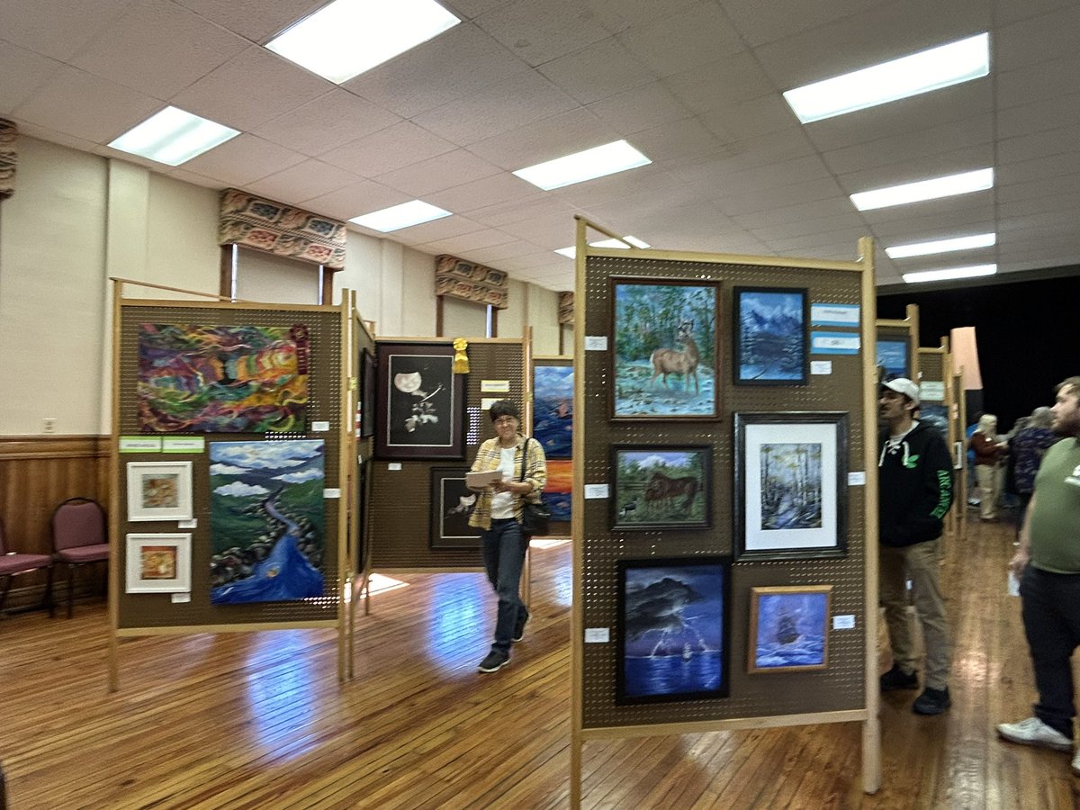 AsmSantabarbara's tweet image. Stopped by the Hagaman Art Show this afternoon—what a great turnout! 🎨 Beautiful artwork showcasing the incredible talent in our community. 👏 Always proud to support local artists! #HagamanArtShow #SupportLocalArt #CommunityTalent