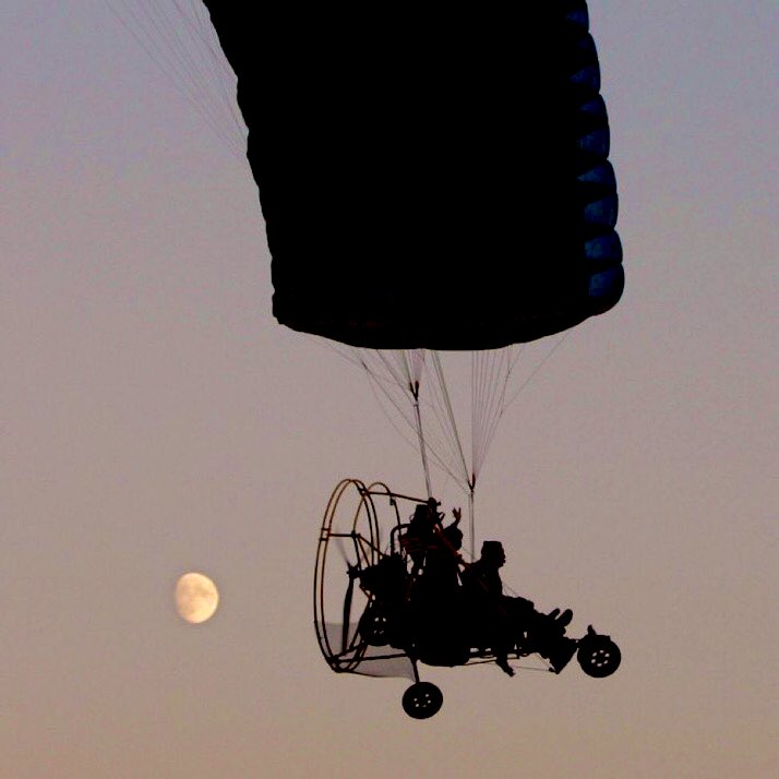 مثل تونسي 
¡¡¡

الّي يعرف الطّير يشريه و يصطاد بيه لحْباره
و لي ما يعرف الطّير يشويه و يصْهده فوق ناره 

كلّ عام و المقاومة بخير كثير 
كلّ عام و الرجال تحصد الخنازير