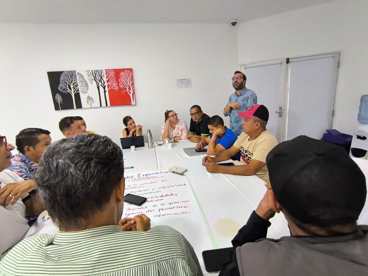 ¡Participamos en la construcción de la Política Pública de Garantías a la Labor Periodística en Colombia!

Atendiendo la invitación de la Dirección de DDHH del <a href="/MinInterior/">MinInterior Colombia</a>, aportamos iniciativas para mejorar las condiciones de los medios  y de los periodistas en Córdoba y Sucre.