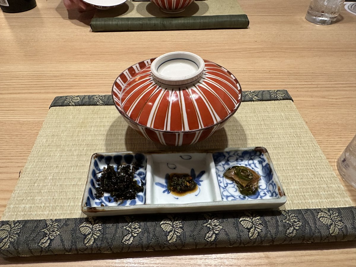 EllieJapan2022's tweet photo. The raw egg on the white rice, called Tamago-kake-gohan, 卵かけご飯! on the Tatami placemat, fancy!!
#rawegg #afterBBQ #Japanesestyle #familytime #Tokyo #Japan #popular #withpickles #tatamimat https://t.co/lnww1T5CBe