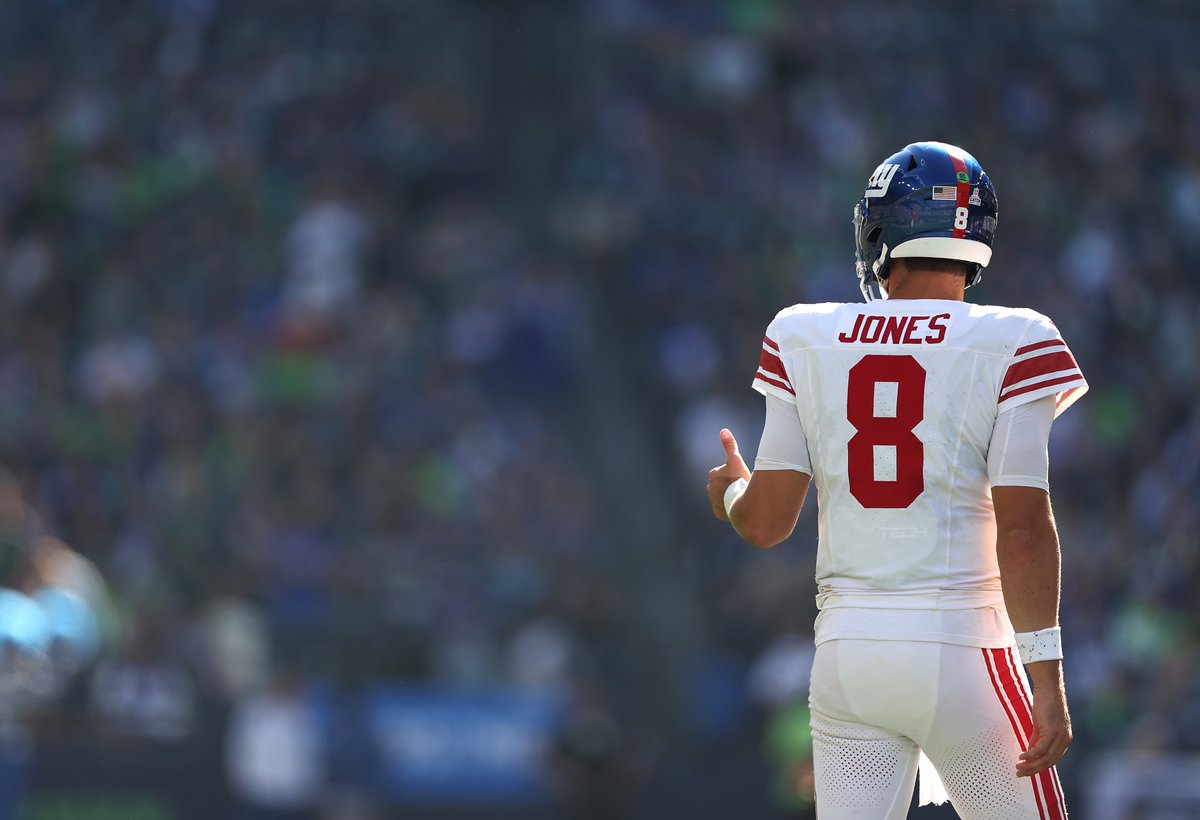NFLonCBS's tweet photo. Daniel Jones last 4 games

6 Pass TD
1 INT https://t.co/e2Z3Rd0rwA