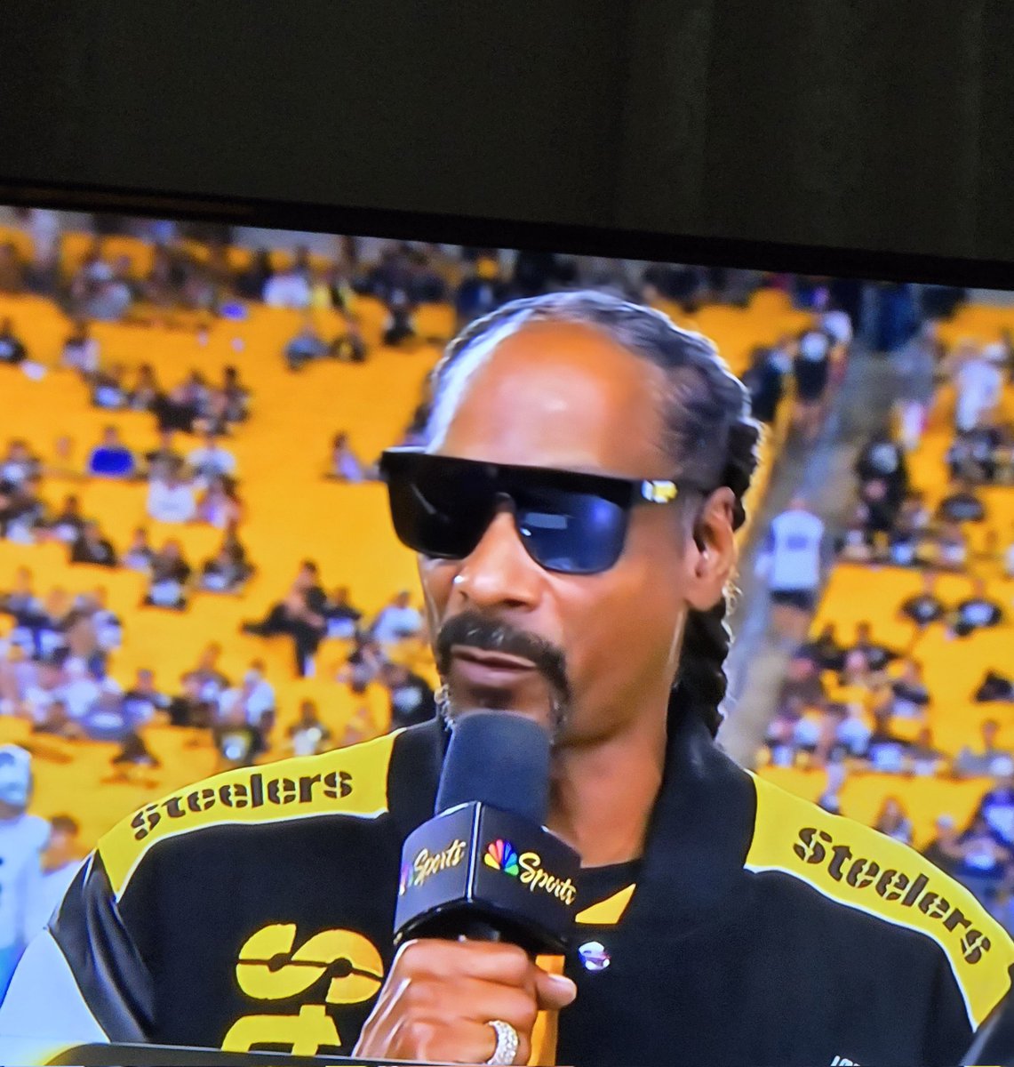 gsharpe62's tweet photo. Snoop endorses @_TJWatt Watt.  #SteelersNation https://t.co/pvFmQ6SDEY