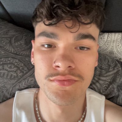 youlewksocool's tweet photo. After my twitter (or X now) hiatus, a new pfp was needed 🧍🏻‍♂️🫦 #NewProfilePic https://t.co/8ye7eWJaVT