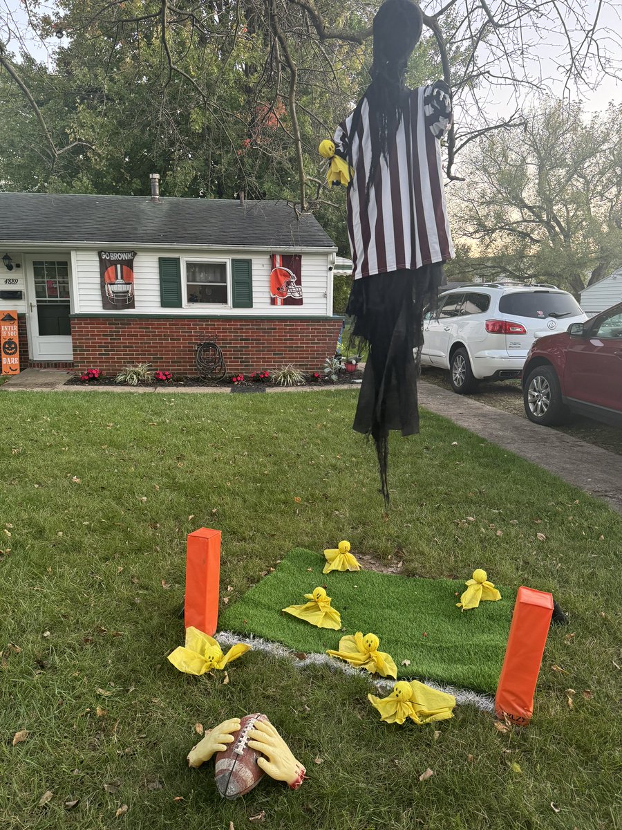 qb_browns's tweet photo. It’s October. The @Browns lost. No better time to officially update the Browns QB Graveyard 🪦 Please welcome our new members @JoeFlacco &amp; @jeffdriskel. For now… https://t.co/kJGHPs3AHh