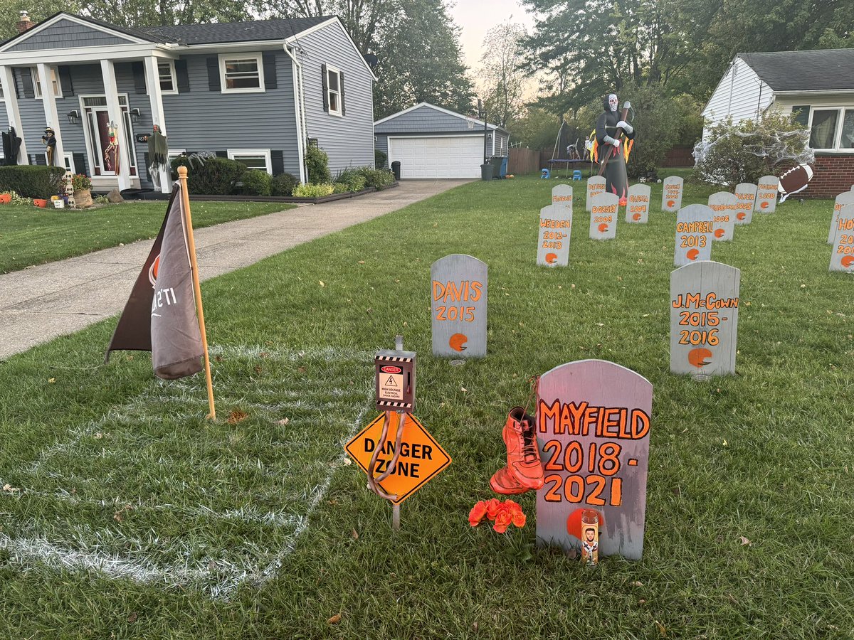 qb_browns's tweet photo. It’s October. The @Browns lost. No better time to officially update the Browns QB Graveyard 🪦 Please welcome our new members @JoeFlacco &amp; @jeffdriskel. For now… https://t.co/kJGHPs3AHh