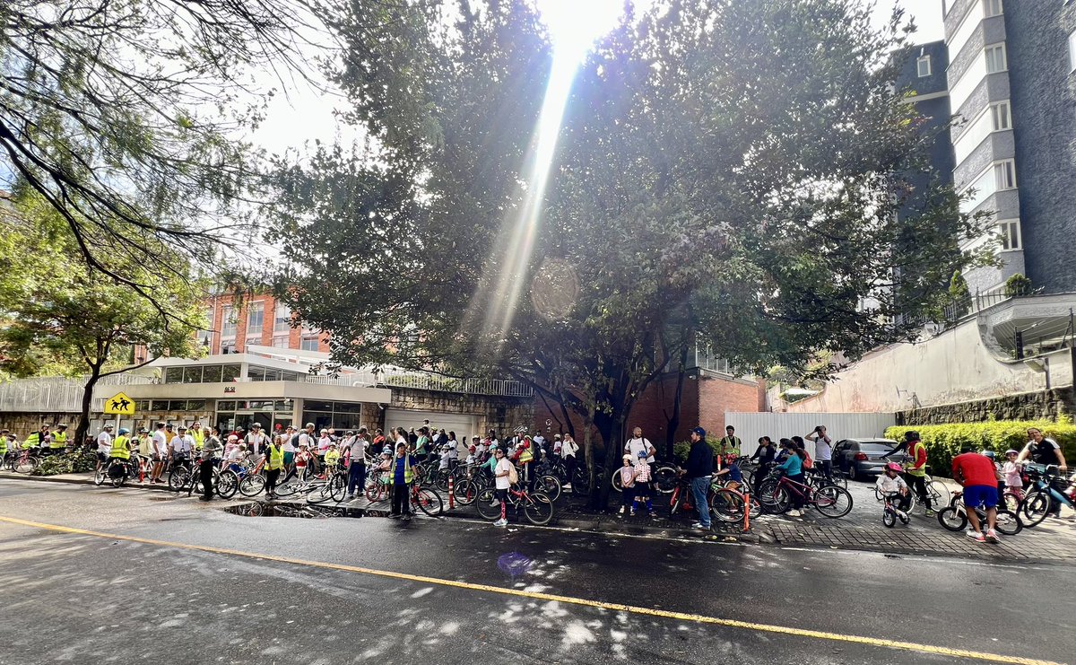 Hoy cerramos la Semana de #FranciaEnColombia🇫🇷🤝🇨🇴 haciendo deporte en familia, durante el ciclopaseo 🚴🏼‍♂️🚴🏽🚵‍♀️ francés organizado por el <a href="/LFBogota/">Lycée français Louis Pasteur de Bogotá</a> .

¡Gracias a todos los que nos acompañaron! 👏🏼