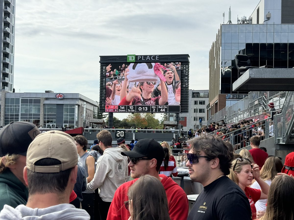 Another perfect day for #Panda <a href="/TD_Place/">TD Place</a> where <a href="/uOttawaGeeGees/">uOttawa Gee-Gees</a> play <a href="/ucarleton/">Carleton University</a>  Great weather and a great crowd