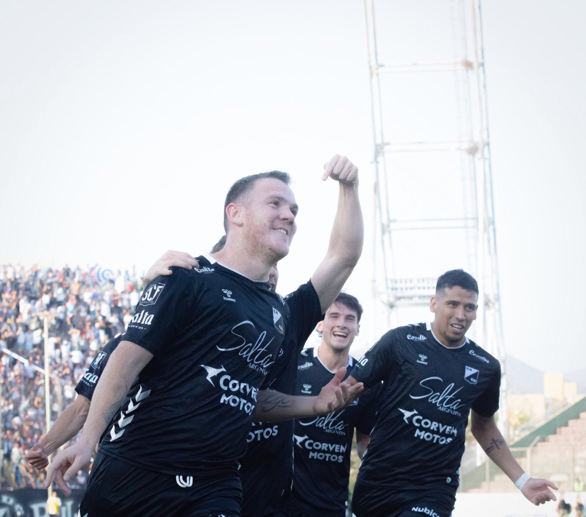 #CentralNorte de Salta ascendió a la Primera Nacional. Agustín Arcando y Alex Aranda formaron parte del plantel que logró el objetivo, ambos pertenecen a #Colón y fueron prestados. Germán Lesman, ex Sabalero, fue la gran figura y goleador del equipo.