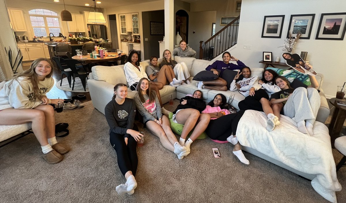 meganvrabel's tweet photo. @BHSvolleydogs Sectional watch party 2024 💜🤍
@ihsaavb
@ihsvca 
@bhsdogs https://t.co/otxrJyWvBw
