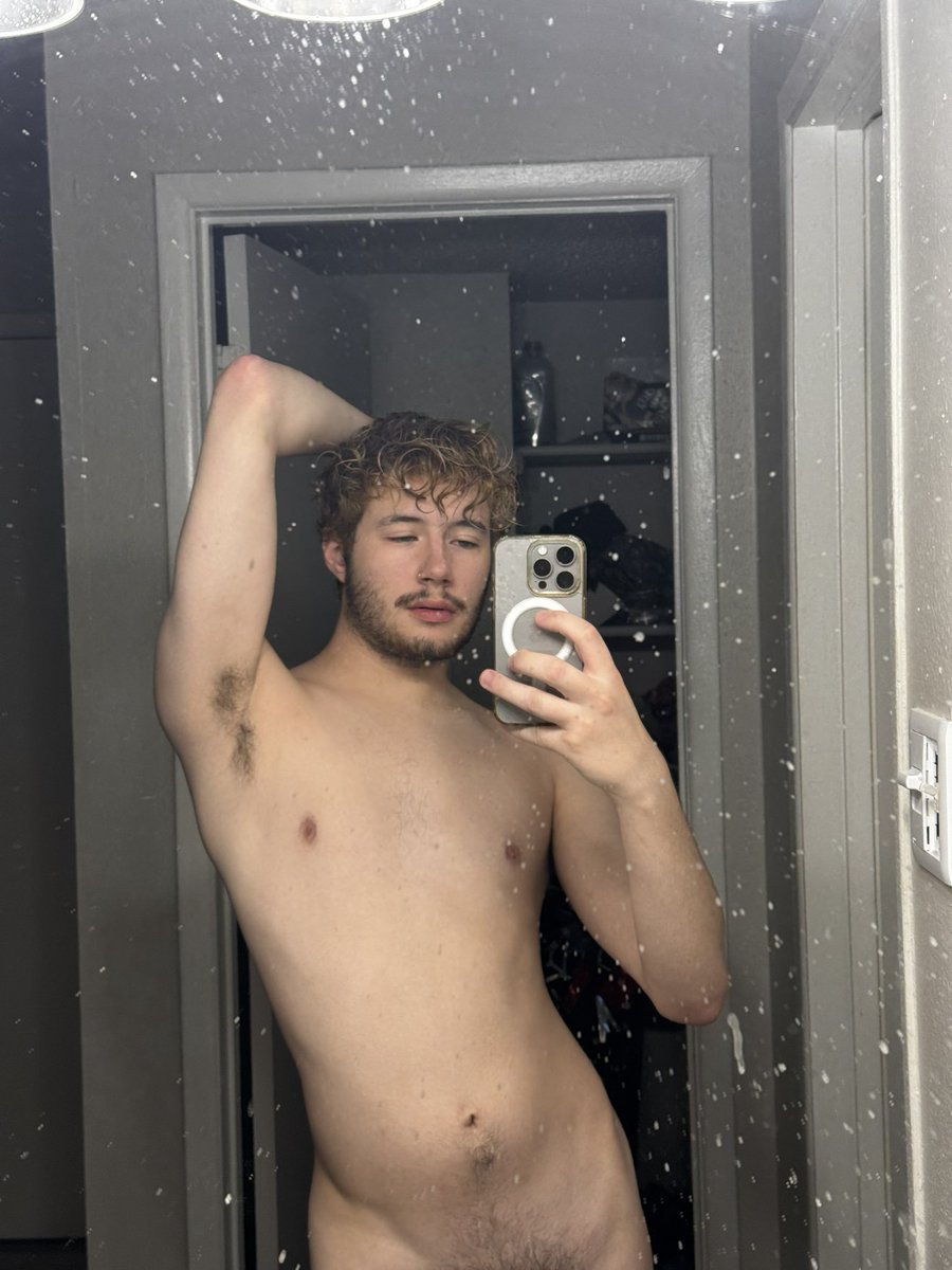 greeneyedlib's tweet photo. Dirty mirror pics 😋 which ones ur fave? https://t.co/XvviM4Vr4M