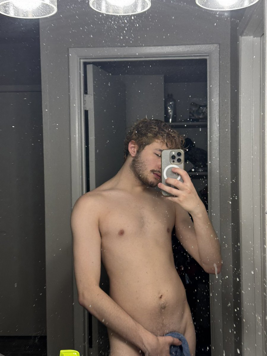 greeneyedlib's tweet photo. Dirty mirror pics 😋 which ones ur fave? https://t.co/XvviM4Vr4M