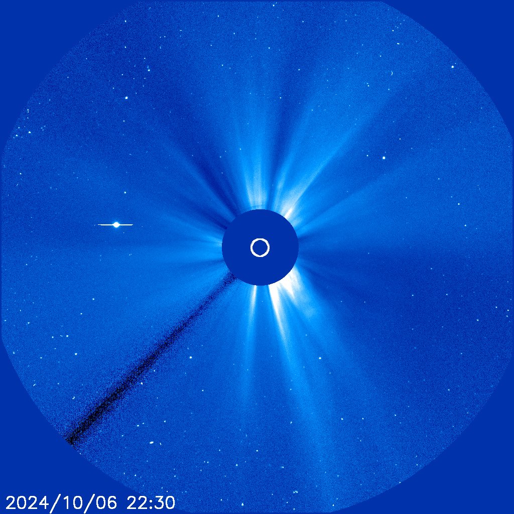 We're about 9 hrs from Comet Tshuchinsan-ATLAS from entering the  LASCO C3 images. It'll appear in the right-hand side. (Trust me -- you won't miss it!)

Follow along: soho.nascom.nasa.gov/data/realtime/…