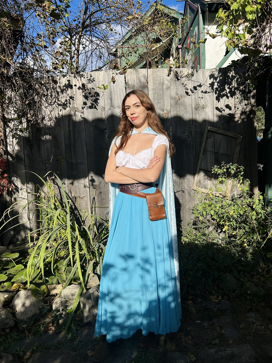 hails1997's tweet photo. fine! i’ll cosplay an anne hathaway character from the hit 2004 movie ella enchanted!! https://t.co/9P8Pn6Ocsr
