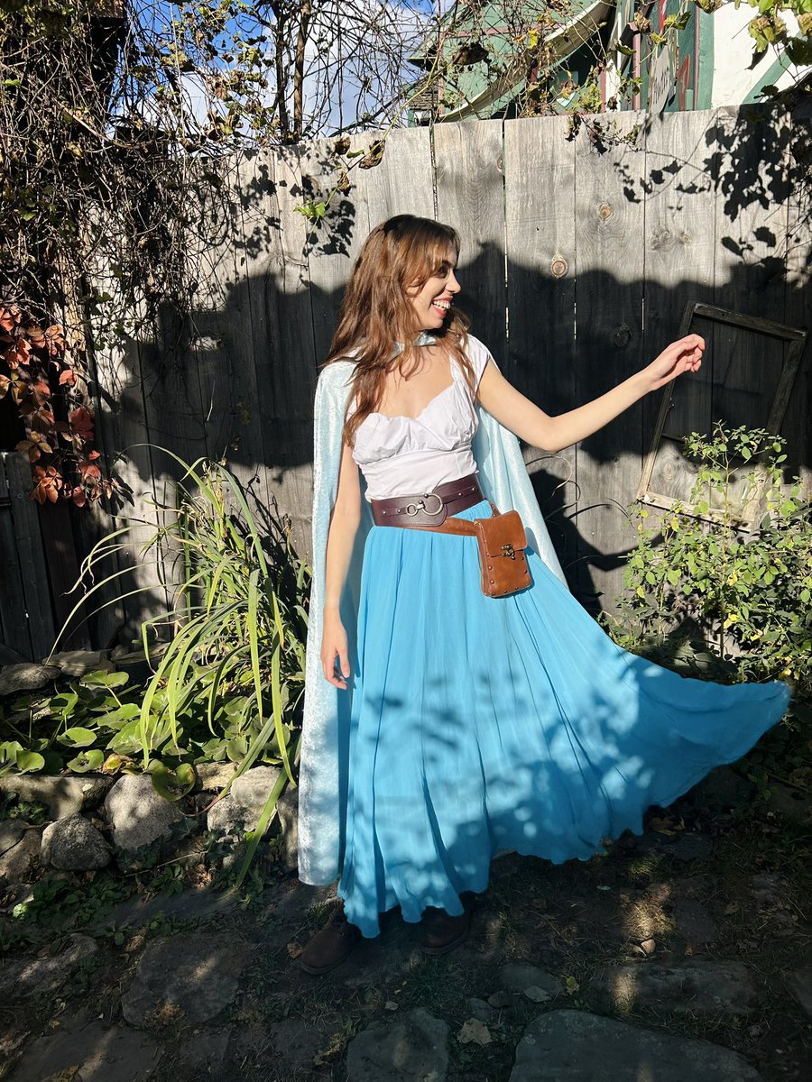 hails1997's tweet photo. fine! i’ll cosplay an anne hathaway character from the hit 2004 movie ella enchanted!! https://t.co/9P8Pn6Ocsr