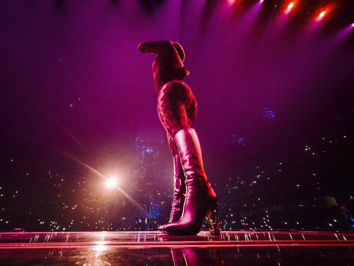 NICKIMINAJ's tweet image. 