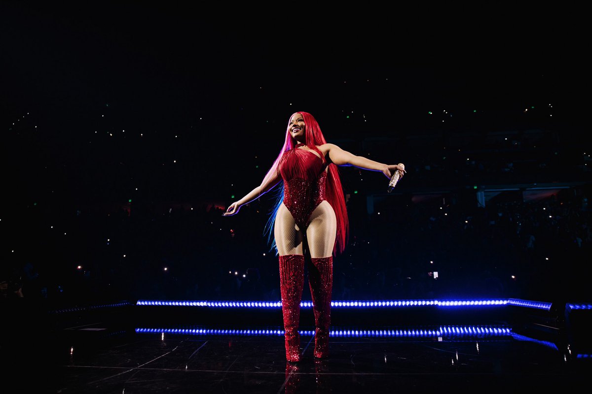 NICKIMINAJ's tweet image. 