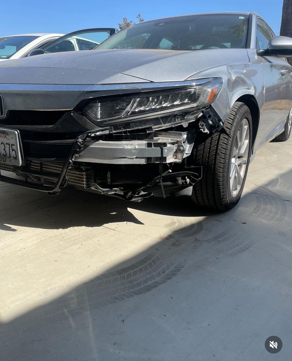 Jamalhicks7's tweet photo. Front bumper and fender repair, black owned body shop in Gardena https://t.co/he8eiwzBKU