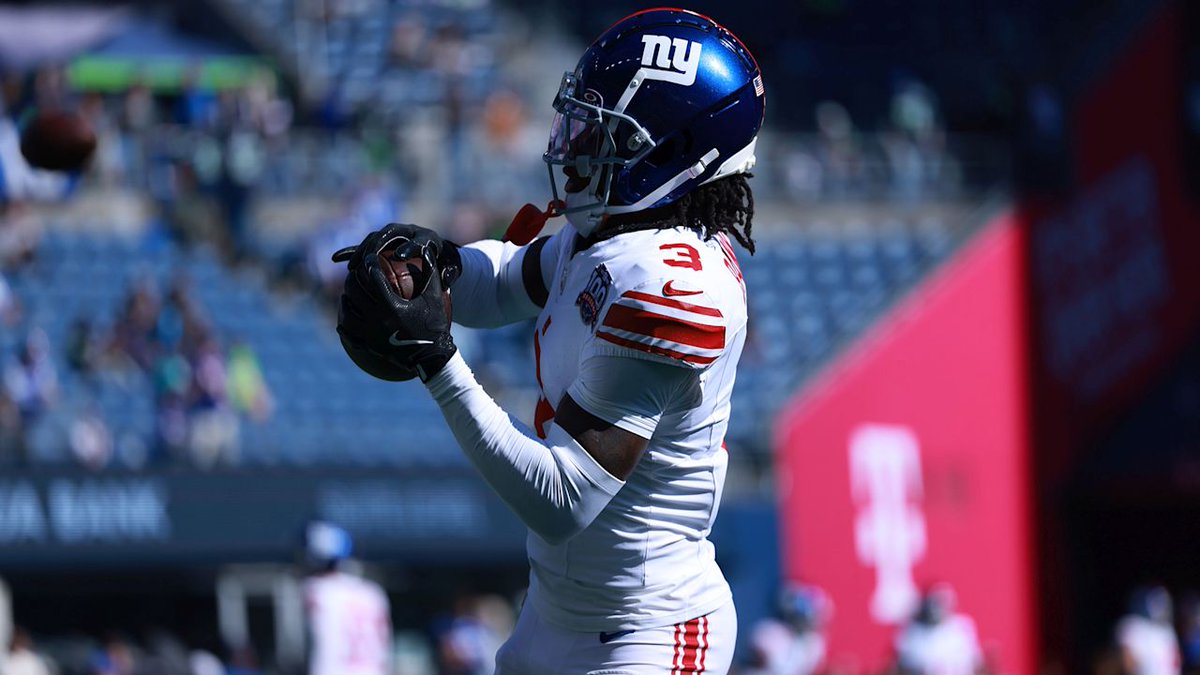 Anthony_Rivardo's tweet photo. DEONTE BANKS WAS LOCKDOWN TODAY🔒

- 6 tackles ranked second on the team
- 89.9 overall PFF Grade, 91.2 coverage grade
- Surrendered only 2 receptions on 5 targets for 17 yards
- 3 pass breakups and 1 forced fumble

Truly elite performance. CB1 has arrived. https://t.co/mgXrEB9YZ1