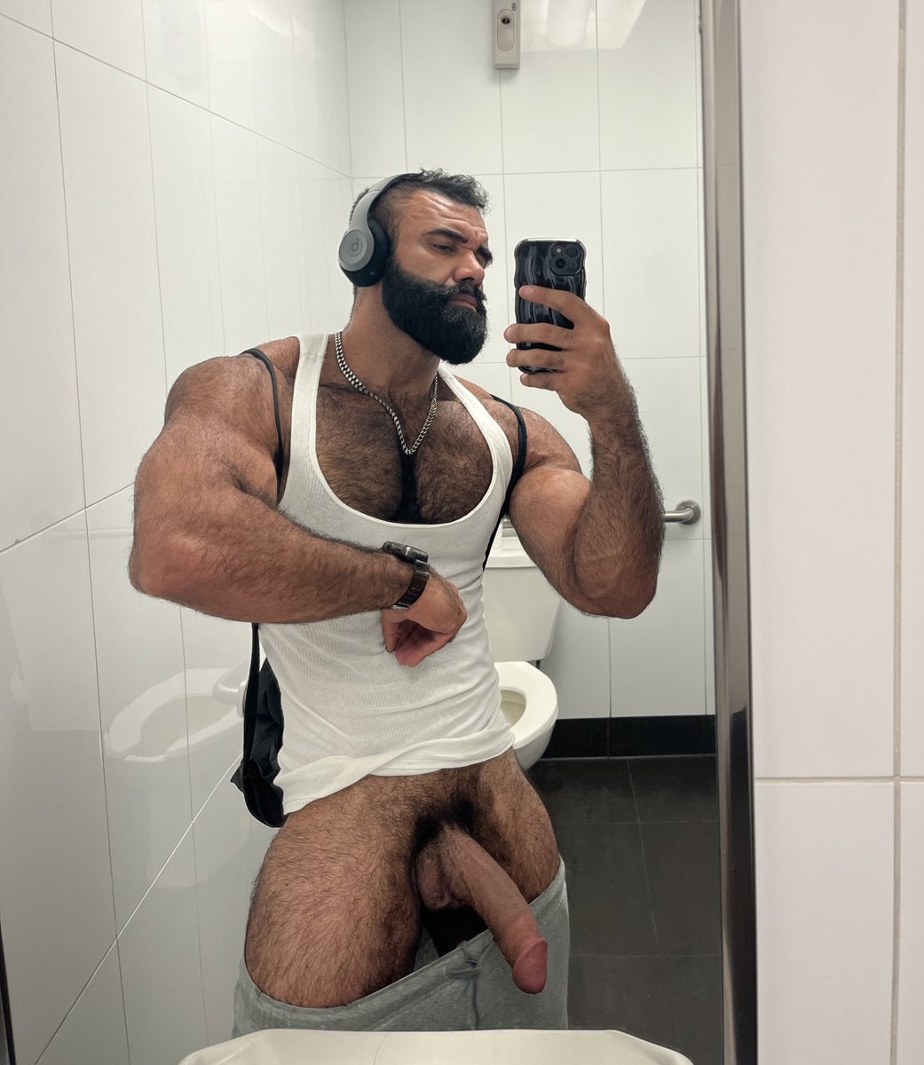 AlphaTopWolf22's tweet photo. Suck Daddy’s sweaty cock 👅 https://t.co/ozY5labYjb