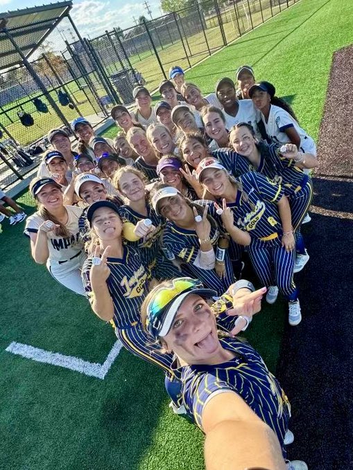 IGDFW_Bryant's tweet photo. Shared rings with our IG sisters, @IGNatl16UNtx 💙🤍💍 https://t.co/uwKMBITvHR