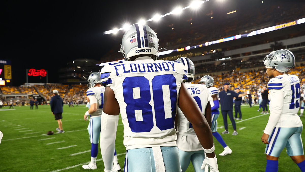 dallascowboys's tweet photo. light work 🔦💼

 #DALvsPIT | @bswhealth https://t.co/raiDkcd0rR