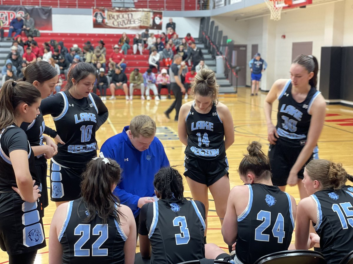 Coach_ClarkR's tweet photo. Happy #NationalCoachesDay 
•
Grateful for all my current &amp; former players. You are and always will be the best part of the job. Thankful for the impact you have made on my life! I wouldn’t be the coach I am without you all. https://t.co/KhFSLFyZML