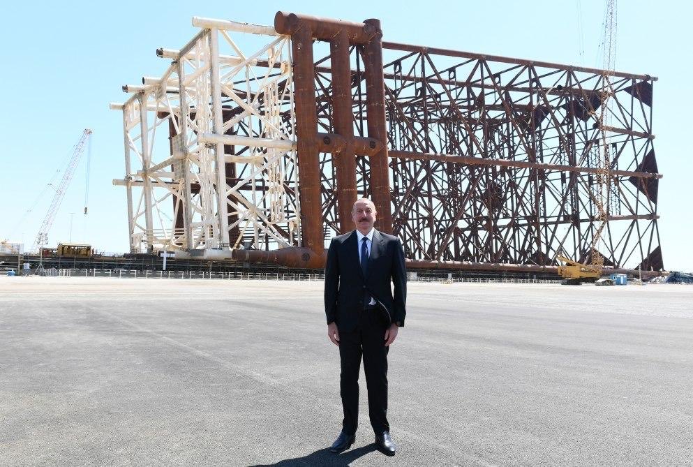 ZabelinEnglish's tweet image. COP stands for Corrupt Oligarchic Petrostate which explains why Azerbaijan is hosting COP29. #FreeArmenianHostages #COP29 #CorruptOligarchicPetrostate @FrArmPrisoners @hrw @OHCHRAsia @freedomhouse #Amnestyinternational @RubenVardanyan_ @CFTJustice