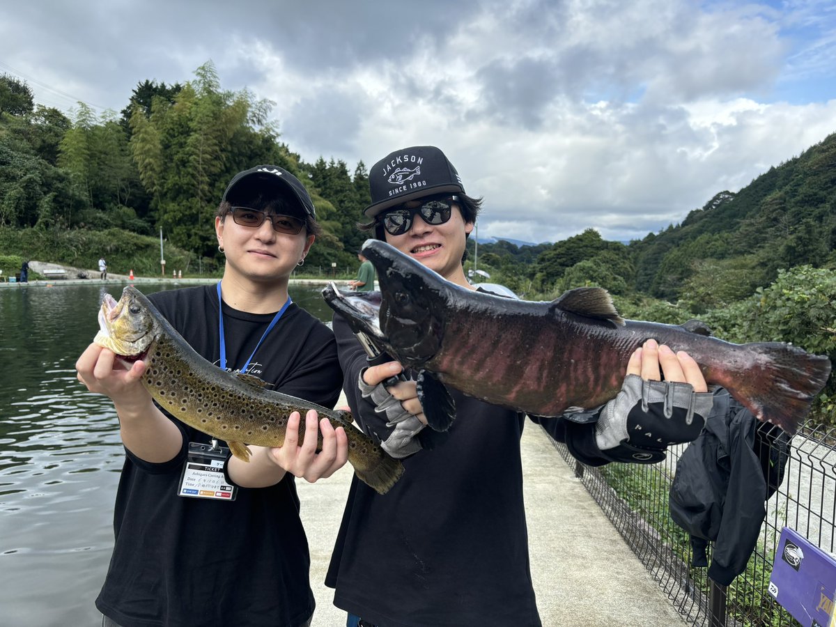 ashigaracasting's tweet photo. おはようございます😊

本日も朝早くからご来場頂き、誠にありがとうございます☺️

昨日は頂鱒をはじめ、大サクラマス🌸やレアな大イワナも釣れていました‼️🤩

気温：22.5℃ 
水温：in 15.7℃ out 16.1℃
水色：ささ濁り   8：30計測

空きございますのでお電話お待ちしております✨
☎️0465-73-2939 https://t.co/unRgKBhCnN