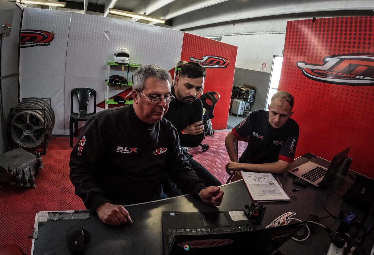 JMMotorsportOK's tweet photo. Excelente trabajo de equipo en otra edición de los #200kmBA de #TC2000.#TC2000BA
Ambos pilotos, debutantes en la categoría, fueron de menor a mayor a lo largo de los 3 días. Y aunque no pudimos ver la bandera a cuadros por el abandono de Ginés,
📸 @DamianBarisch https://t.co/JpuNVDUNB0