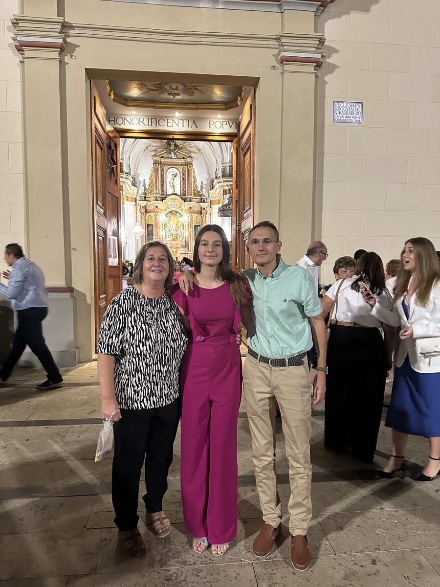 Ignacio438's tweet photo. Cuando una amistad perdura en el tiempo y además se intensifica de tal forma que se presencia a diario, el vínculo de la amistad llega a considerarse algo mucho más valioso, la familia. https://t.co/aZ1Kr43kqM