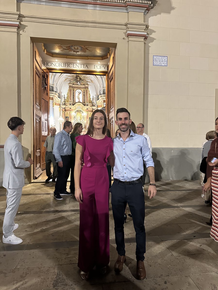Ignacio438's tweet photo. Cuando una amistad perdura en el tiempo y además se intensifica de tal forma que se presencia a diario, el vínculo de la amistad llega a considerarse algo mucho más valioso, la familia. https://t.co/aZ1Kr43kqM