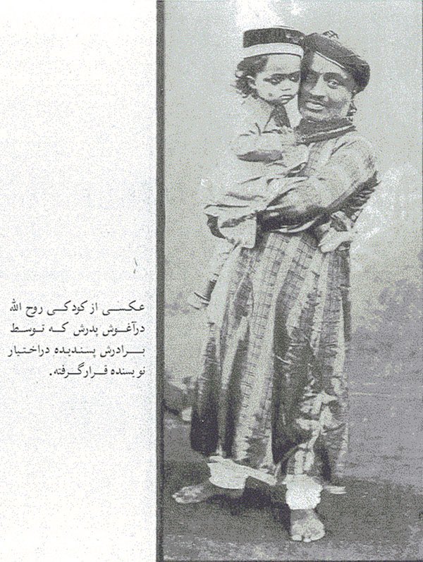 halgawi's tweet photo. كيف الواحد يحاول إقناع الاتباع ( العرب ) أنهم حطب و ادوات في مشروع أكبر ، وهم للأسف مقتنعين أن الخميني من آل البيت ! 
—-
صورة من موقع فارسي يشير إلى أن أصول الخميني هندية . https://t.co/2AbaKboASU