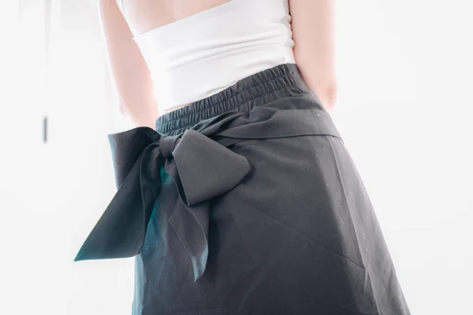 the name for the Crossover Skirt is from the technique/action in dance games (like ddr) also called "crossovers", where the arrow pattern might go like I'm not v good crossovers in game LOL 