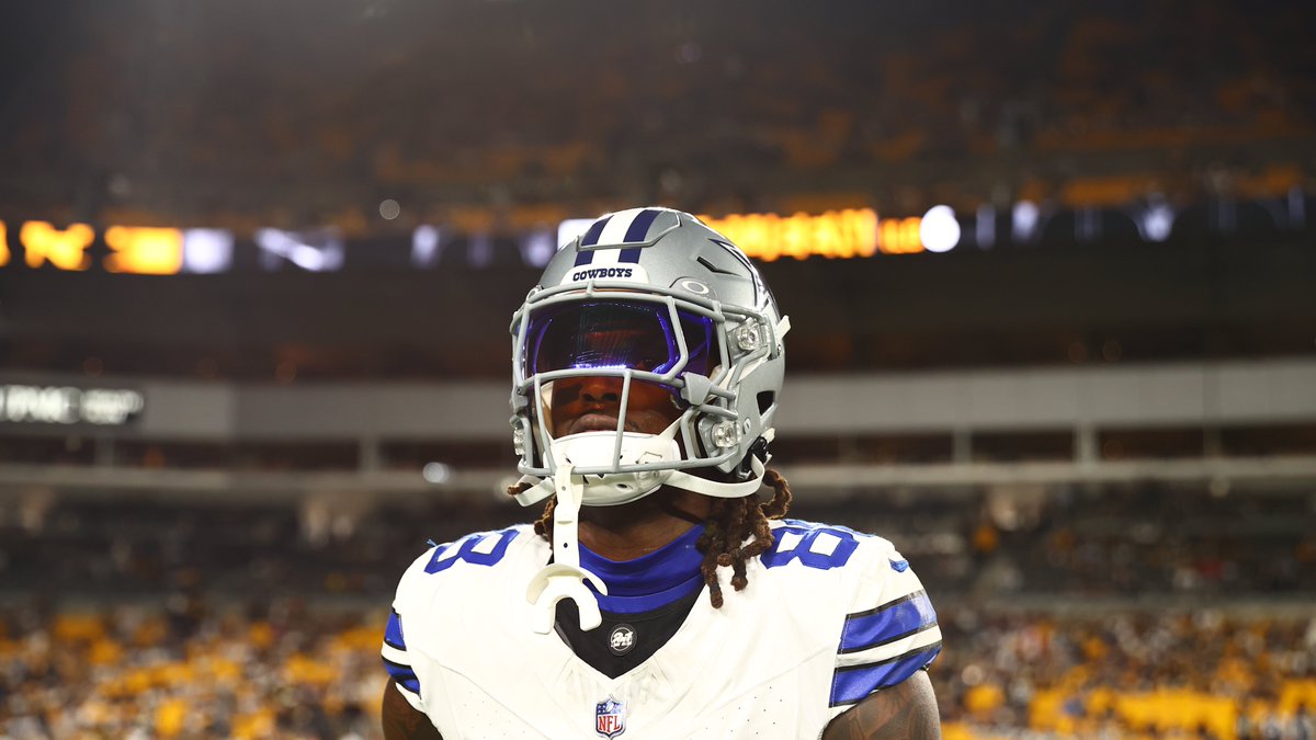 dallascowboys's tweet photo. light work 🔦💼

 #DALvsPIT | @bswhealth https://t.co/raiDkcd0rR