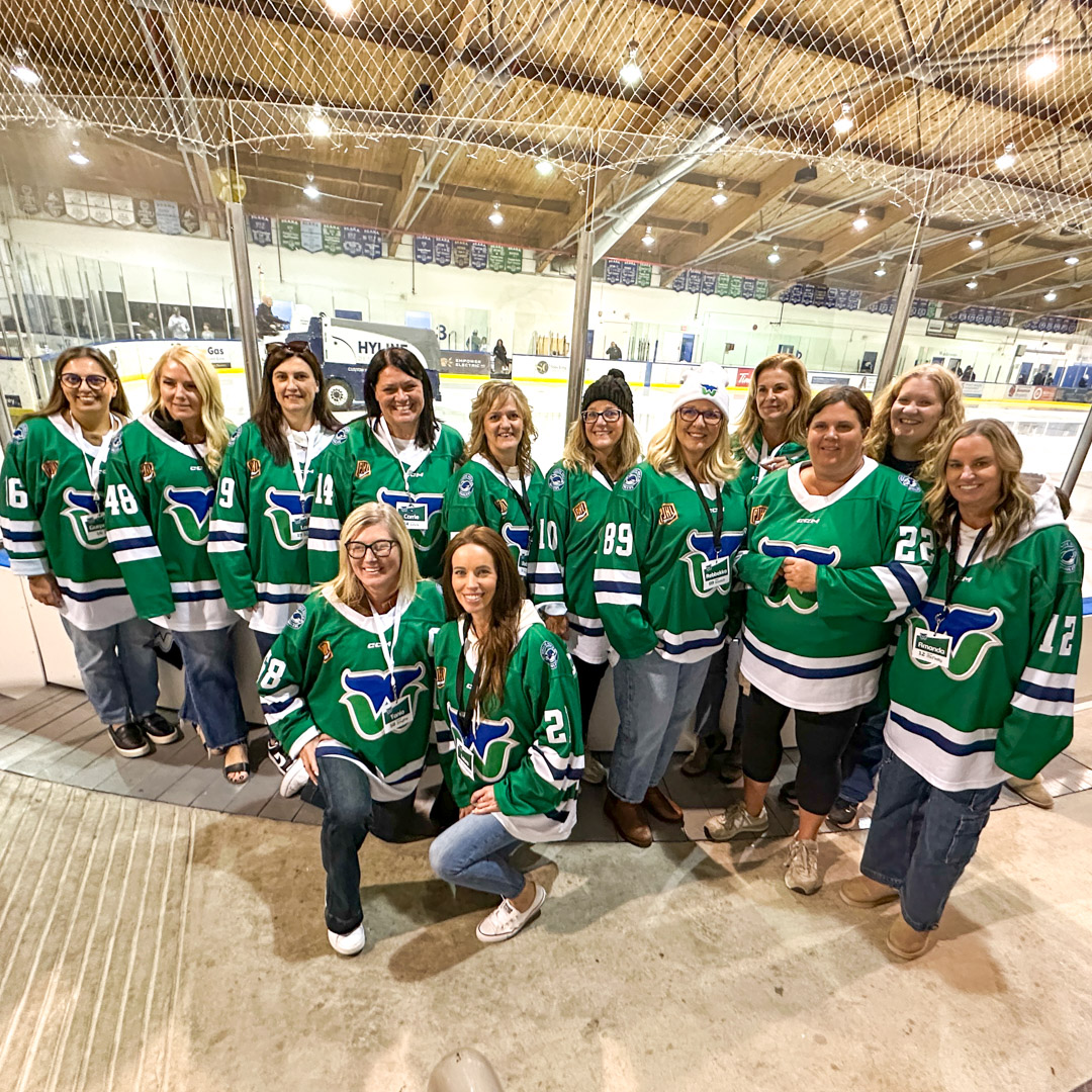 Proud Whaler Moms wear their boy's jersey during Saturday's Parent "Meet &amp; Greet" at the Pond.

#RidetheWave 🐋 
<a href="/ThePJHL/">PJHL</a>