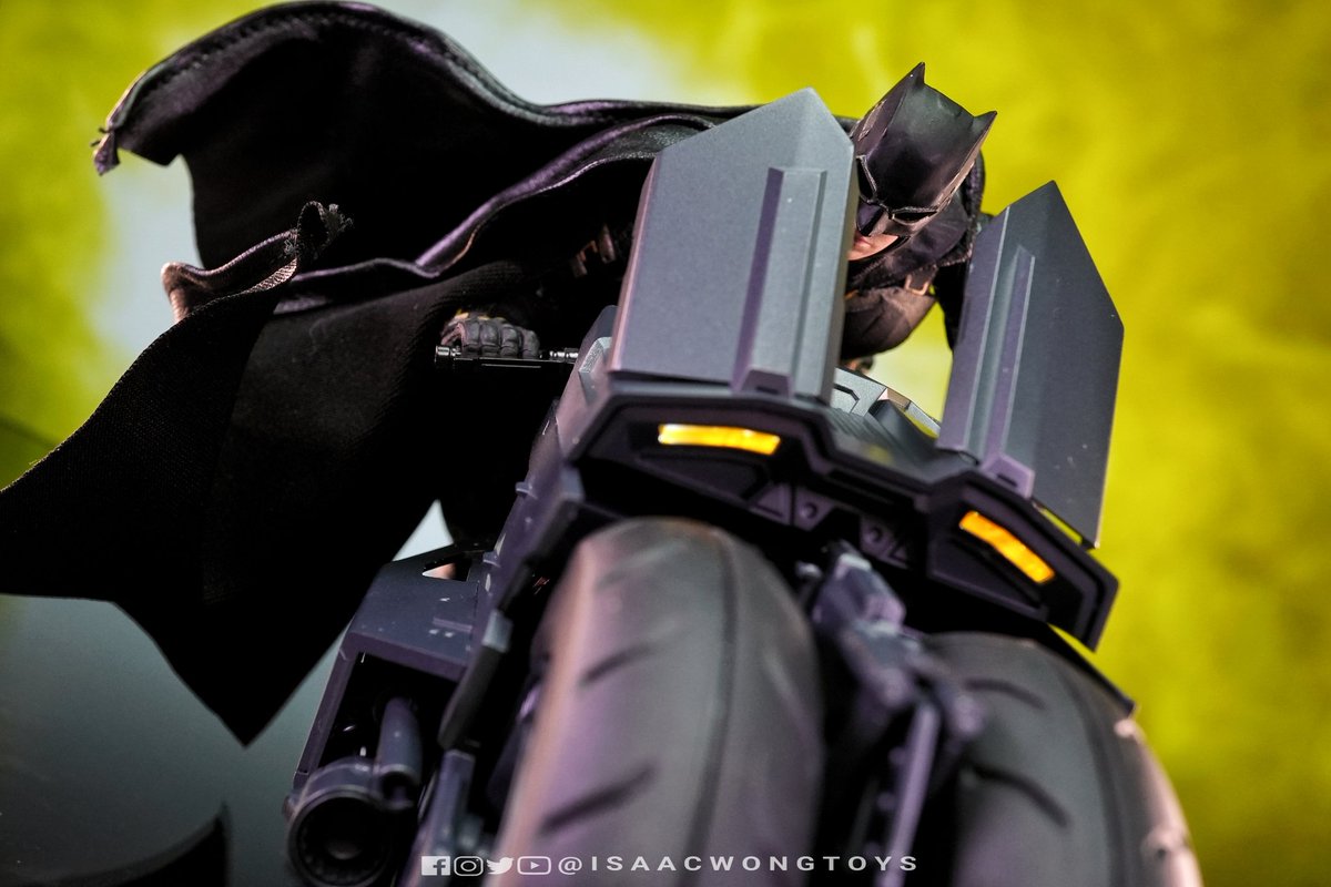 isaacwongtoys's tweet photo. [Modoking] The Flash (2023) - 1/12 Batcycle (Model Kit)

Full review on my facebook page: ISAACWONGTOYS

#創世模王 #Modoking #DCEU #TheFlash #JusticeLeague #Batman #BruceWayne #Batcycle #Mafex #IsaacWongToys https://t.co/0rjp6Ll8zh