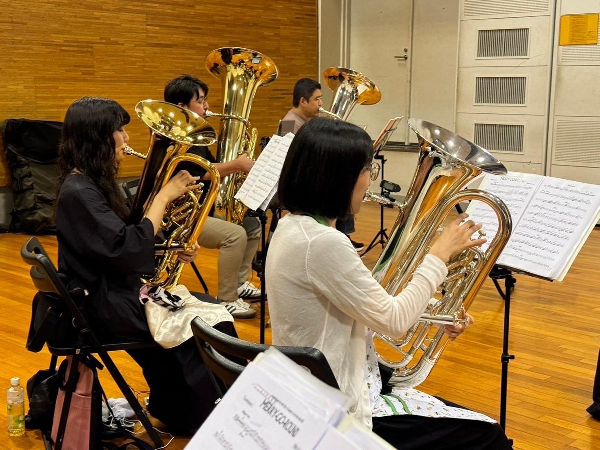 YWW2012's tweet photo. 【9月後半練習記録】
トランペットパートです🎺
9月後半の練習では、金管・木管に分かれてレッスンをしていただきました。
全体合奏ではバランスを意識しながら細かい部分まで詰めています。
次回演奏会も聴きどころたくさんありますので乞うご期待！！
チケットご予約、まだまだ受付中ですヽ(´▽`)/ https://t.co/1h4s8wexMu