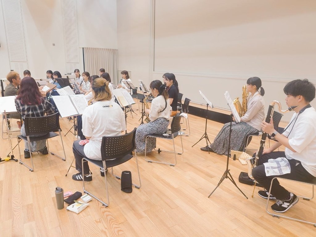 YWW2012's tweet photo. 【9月後半練習記録】
トランペットパートです🎺
9月後半の練習では、金管・木管に分かれてレッスンをしていただきました。
全体合奏ではバランスを意識しながら細かい部分まで詰めています。
次回演奏会も聴きどころたくさんありますので乞うご期待！！
チケットご予約、まだまだ受付中ですヽ(´▽`)/ https://t.co/1h4s8wexMu