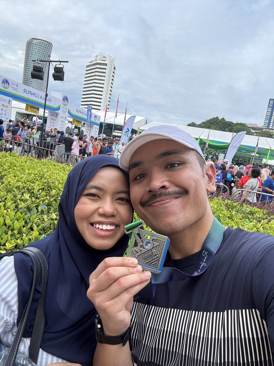 RafieBalim's tweet photo. Post marathon thoughts; 

Thrilled to get a PB; don’t know whether another marathon is in the legs but so proud of the effort put it in for this one. Thankful for the never ending support from the wife, friends &amp; family.

#crampsandcarbs https://t.co/0LlqSNq5MM