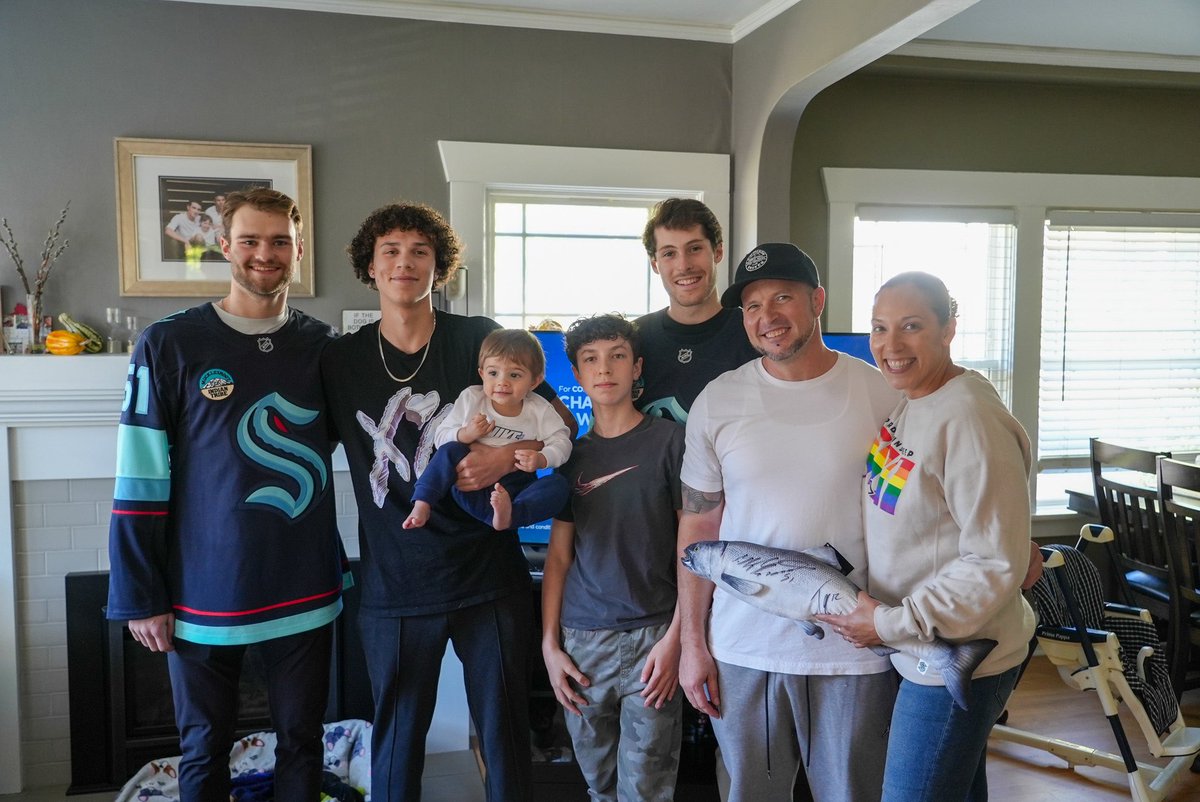 SeattleKraken's tweet photo. Our guys are the best 🥹🩵

Grubi, Joey, Karts and Shane surprised some of our STMs ahead of Tuesday’s season-opener! https://t.co/PFJyJLkU4i