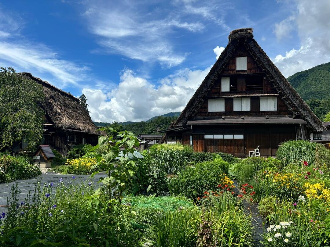 Aw1amy's tweet photo. Guess where this town is?
#Dreamland #FairyDays https://t.co/CY81F9J1BS