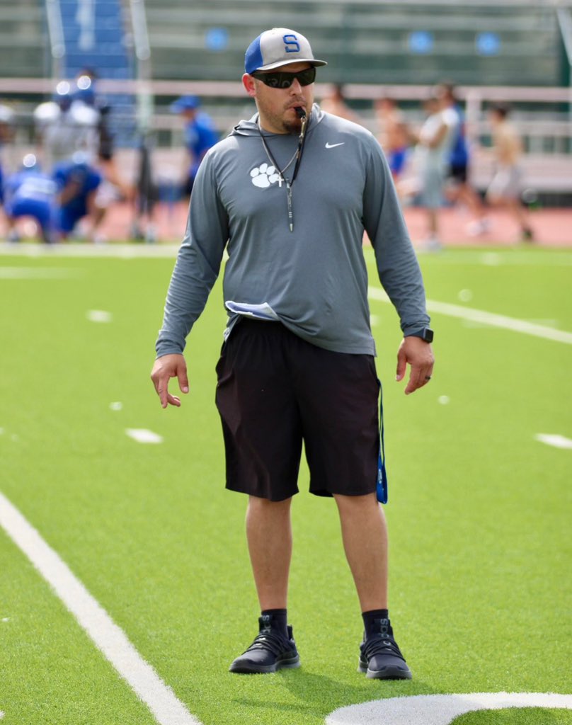 LisaMOrtega's tweet photo. Happy National Coaches Day to my favorite coach 😍🏈💪🏼 @CoachOrtega33 https://t.co/6POqQ8fMqe